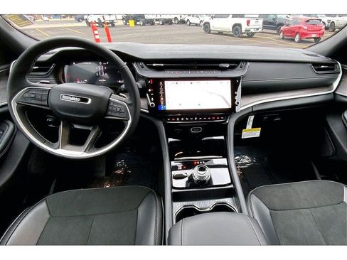 New 2026 Jeep Grand Cherokee Altitude image 7