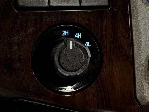 Used 2014 Ford F450 Lariat w/ Lariat Ultimate Package image 31