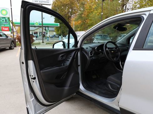 Used 2017 Chevrolet Trax LS FWD image 9