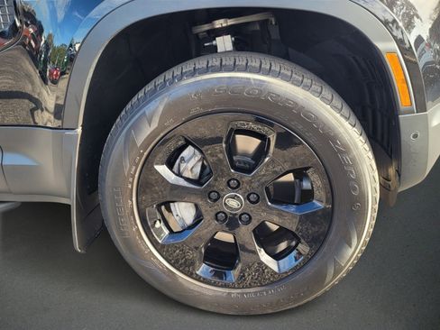 Used 2024 Land Rover Defender 110 S image 9