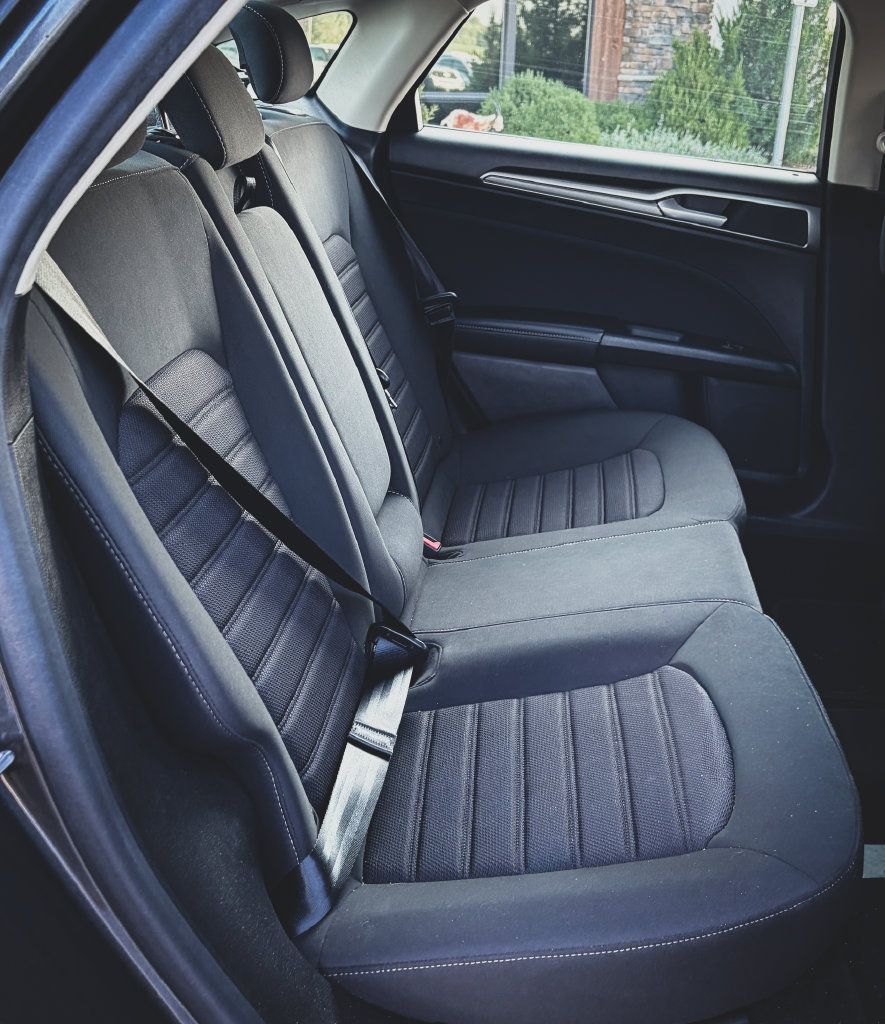 Used 2020 Ford Fusion SE FWD image 24