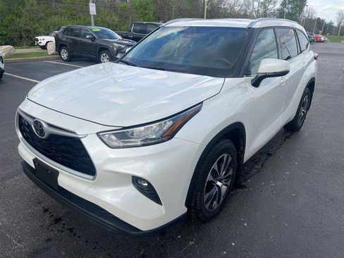 Certified 2020 Toyota Highlander XLE image 1
