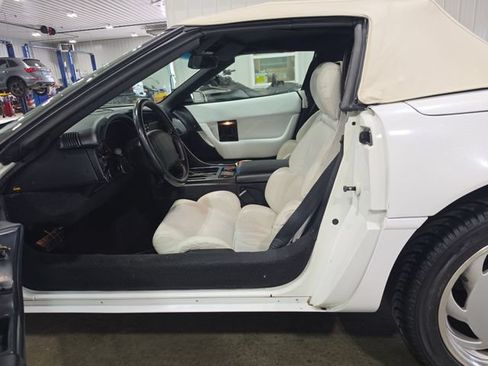 Used 1992 Chevrolet Corvette Convertible RWD image 22