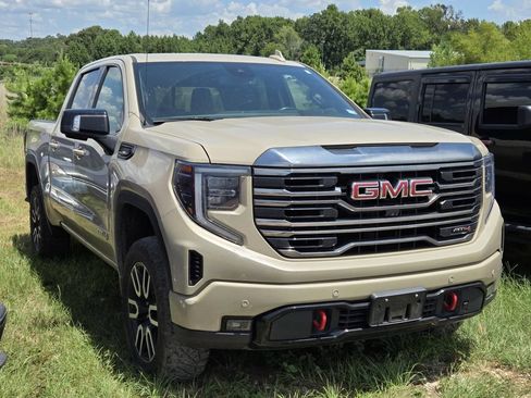 Used 2023 GMC Sierra 1500 AT4 w/ AT4 Preferred Package AWD/4WD image 1