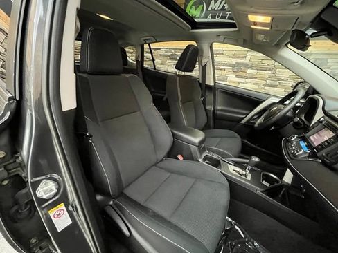 Used 2018 Toyota RAV4 XLE AWD/4WD image 41