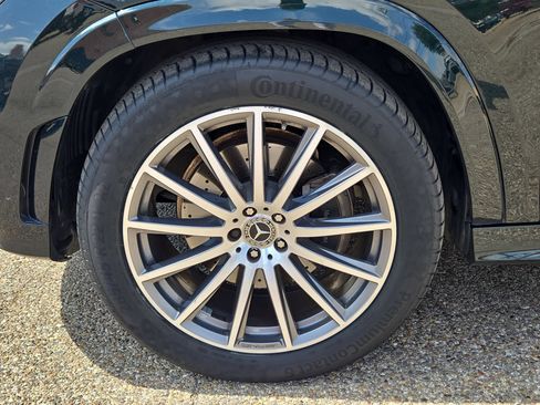 Used 2022 Mercedes-Benz GLS 450 4MATIC image 11