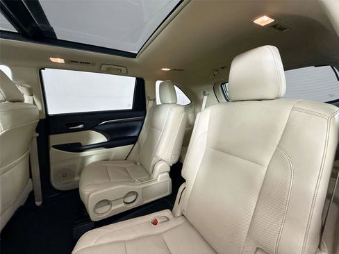 Used 2016 Toyota Highlander Limited image 35