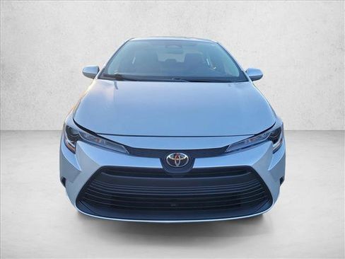 Used 2025 Toyota Corolla LE image 2