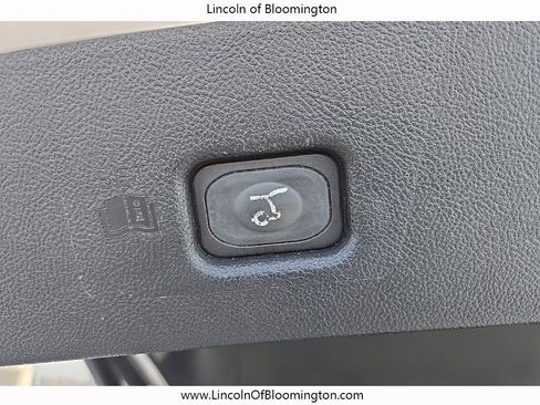 Used 2016 Lincoln MKX Select image 17