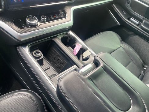 Used 2025 Ford Expedition Platinum w/ Stealth Appearance Package image 18