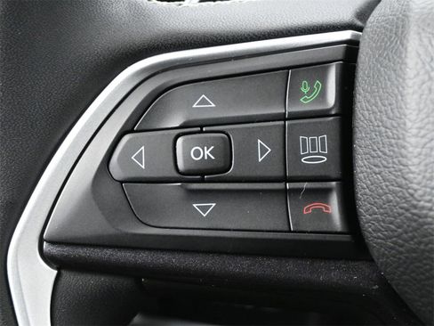 Used 2023 Jeep Grand Cherokee Altitude image 6