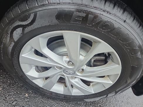 Used 2020 Hyundai Tucson SE image 11