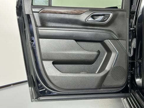 Used 2021 Chevrolet Suburban LS w/ Driver Alert Package RWD image 16