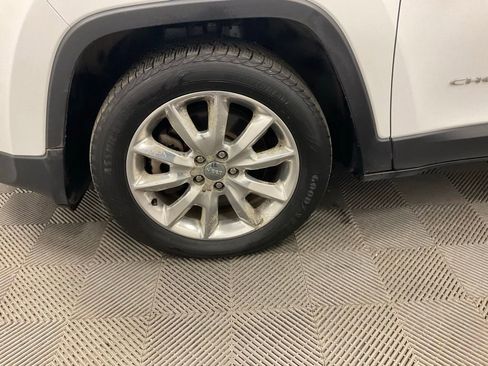 Used 2016 Jeep Cherokee Limited image 9