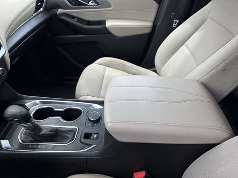 Used 2023 Chevrolet Traverse LS FWD image 26