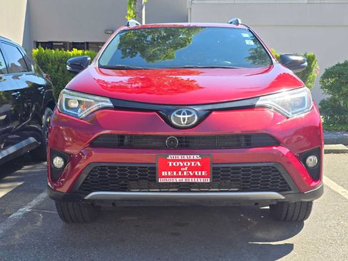 Used 2018 Toyota RAV4 SE w/ Power Extra Value Package AWD/4WD image 2
