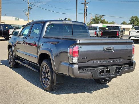 Used 2022 Toyota Tacoma Limited image 3