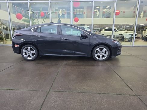 Used 2017 Chevrolet Volt LT image 4