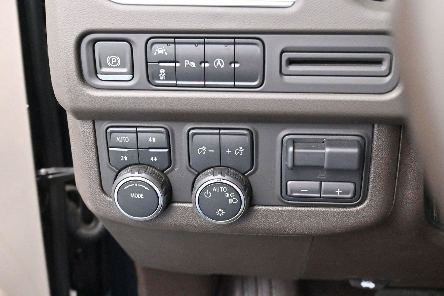 Used 2023 Chevrolet Suburban LS AWD/4WD image 21