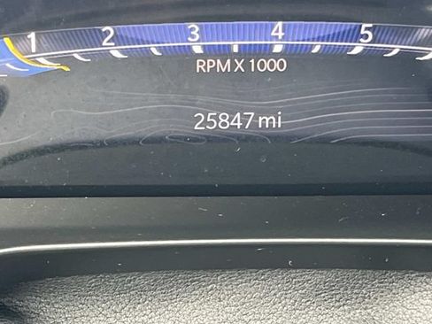Used 2025 Jeep Grand Cherokee Laredo w/ Luxury Tech Group I RWD image 41