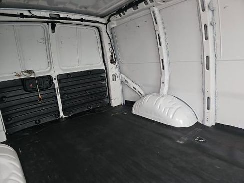 Used 2021 Chevrolet Express 3500 w/ Driver Convenience Package RWD image 7