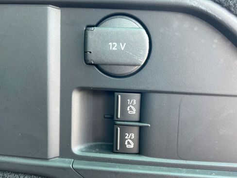 Used 2012 Volkswagen Touareg TDI AWD/4WD image 34