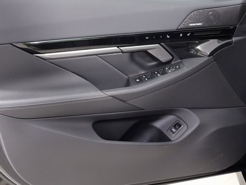 Used 2024 BMW 530i image 27