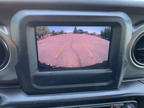 Used 2023 Jeep Wrangler Unlimited image 25