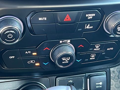 Certified 2022 Jeep Renegade Altitude w/ Sun/Sound Group image 14