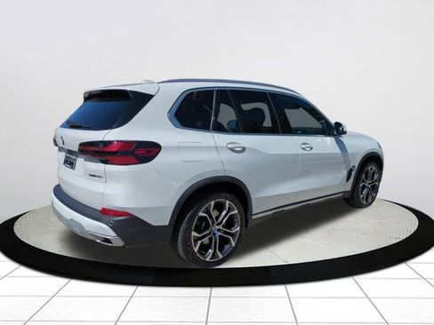 Used 2024 BMW X5 sDrive40i w/ Premium Package image 3