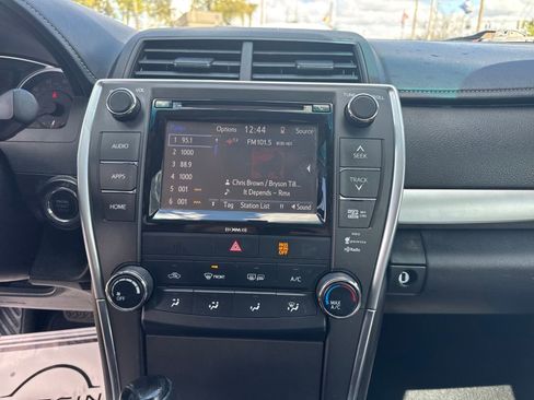 Used 2017 Toyota Camry SE w/ Moonroof Package image 20