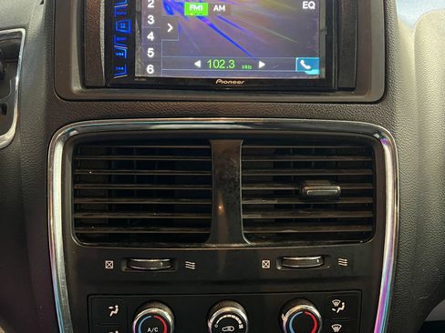 Used 2012 Dodge Grand Caravan SE image 10