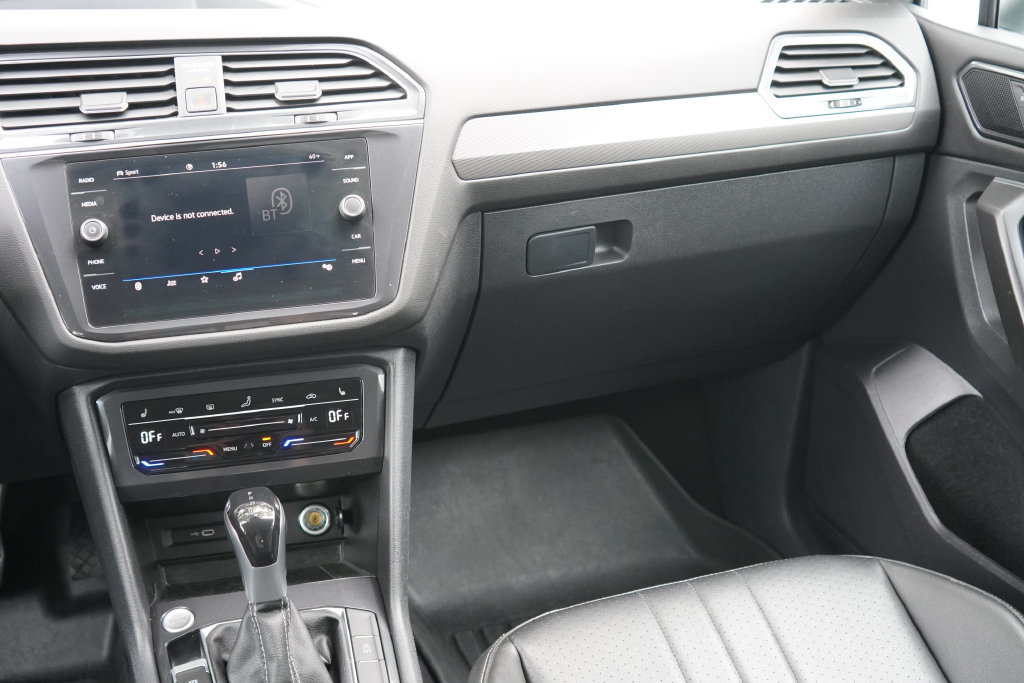 Used 2022 Volkswagen Tiguan SE AWD/4WD image 24