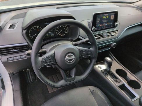 Certified 2025 Nissan Altima 2.5 S FWD image 16