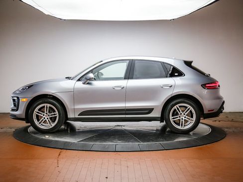 Certified 2022 Porsche Macan AWD/4WD image 2