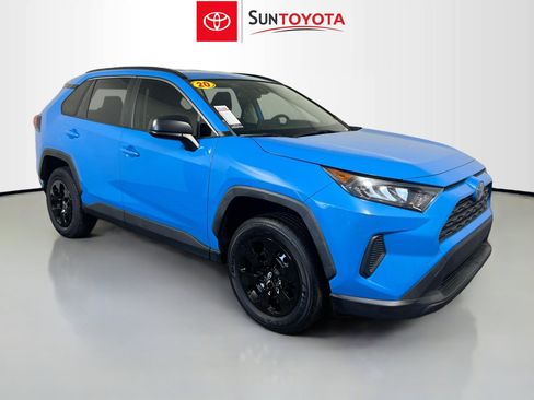 Used 2020 Toyota RAV4 LE image 1