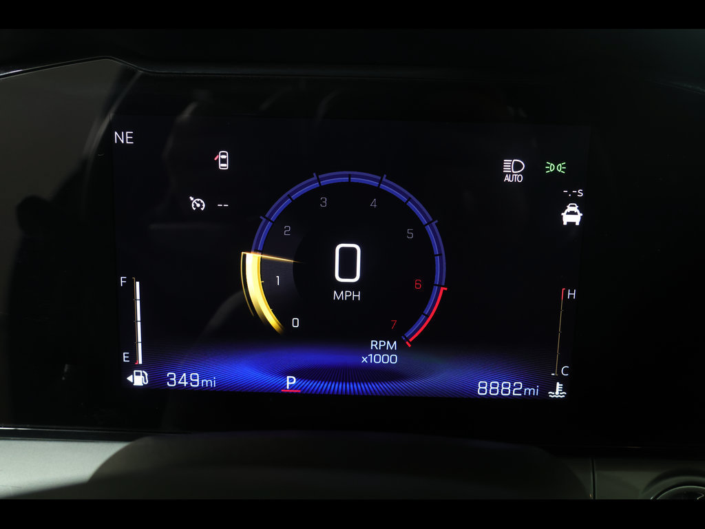 Used 2025 Chevrolet Trax LT FWD image 23