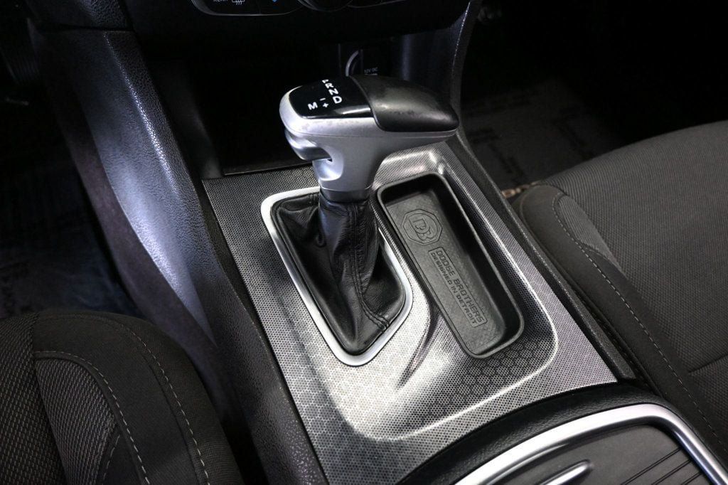 Used 2017 Dodge Charger SXT RWD image 12