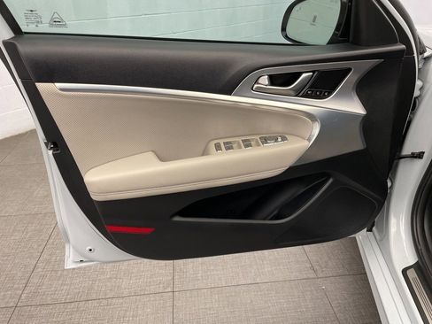 Used 2022 Genesis G70 3.3T image 24