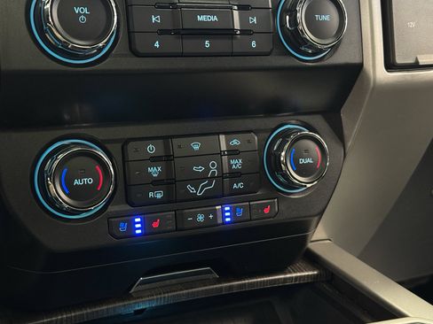 Used 2020 Ford F350 Lariat image 26