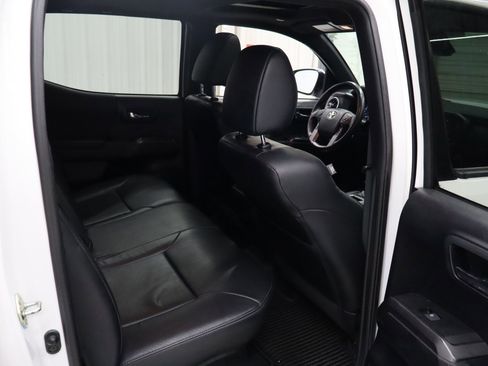 Used 2020 Toyota Tacoma TRD Off-Road w/ TRD Premium Off Road Package image 29