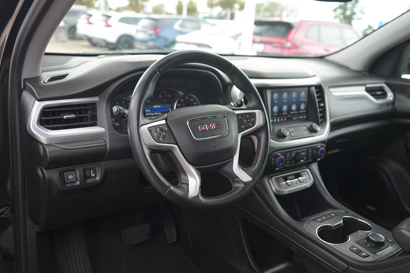 Used 2023 GMC Acadia SLT FWD image 2
