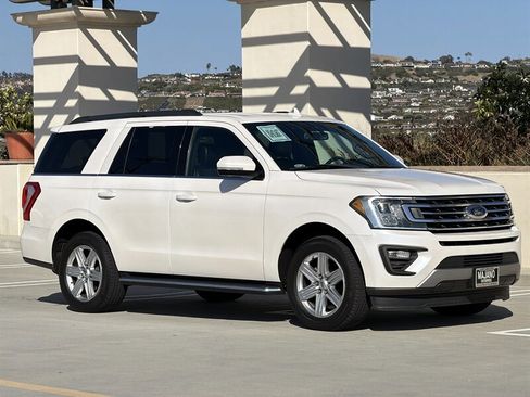 Used 2018 Ford Expedition XLT w/ Equipment Group 202A RWD image 8