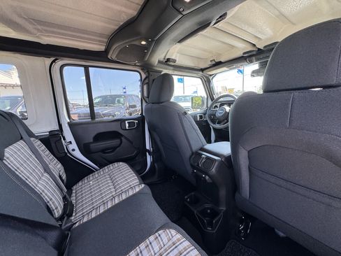 Used 2026 Jeep Wrangler Unlimited Sport AWD/4WD image 32