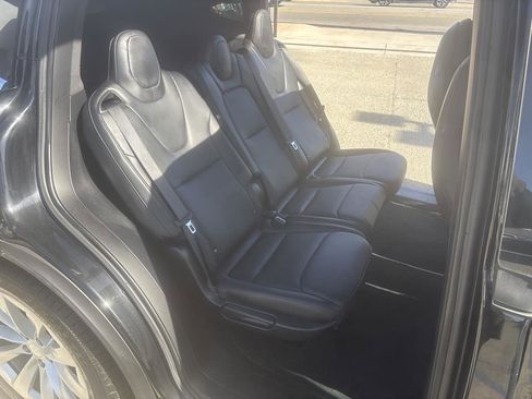 Used 2018 Tesla Model X 75D image 22