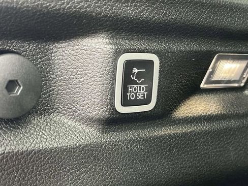 Used 2022 Jeep Grand Cherokee L Limited w/ Luxury Tech Group II AWD/4WD image 23