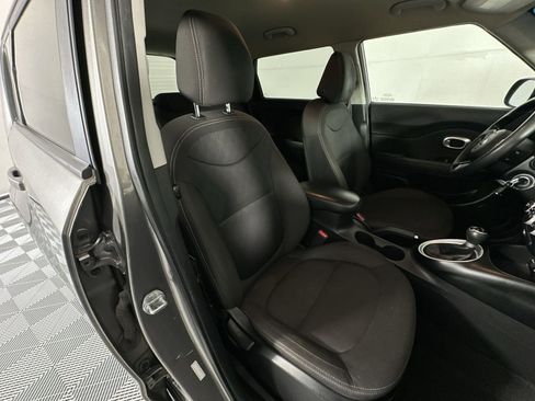 Used 2019 Kia Soul FWD image 27