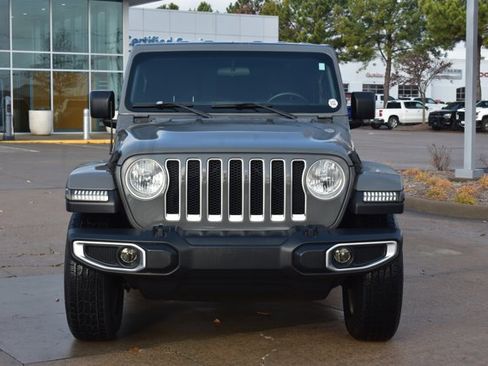 Used 2018 Jeep Wrangler Unlimited Sahara image 2