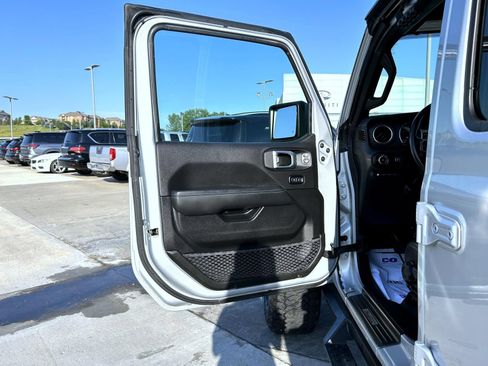 Used 2023 Jeep Wrangler Unlimited Rubicon 4xe w/ Cold Weather Group AWD/4WD image 9