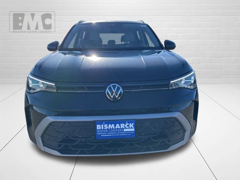 New 2026 Volkswagen Taos SE AWD/4WD image 2